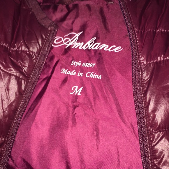 Burgundy puffer coat - Picture 3 of 3